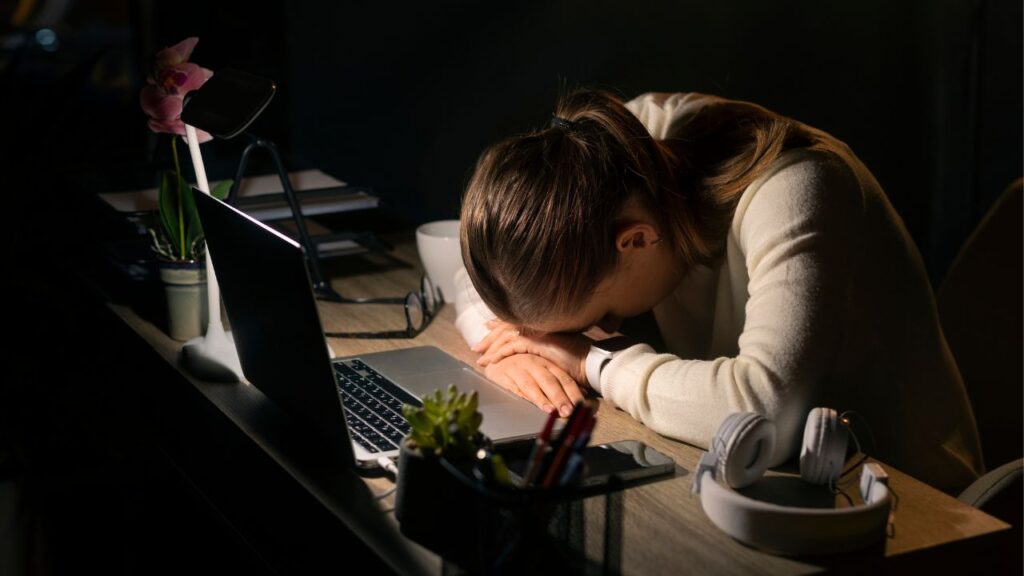 A imagem atual não possui texto alternativo. O nome do arquivo é: Como-tratar-Burnout.jpg