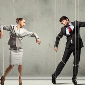 A Ansiedade do Controle: Por Que Queremos Dominar Tudo e Como Isso Nos Adoece